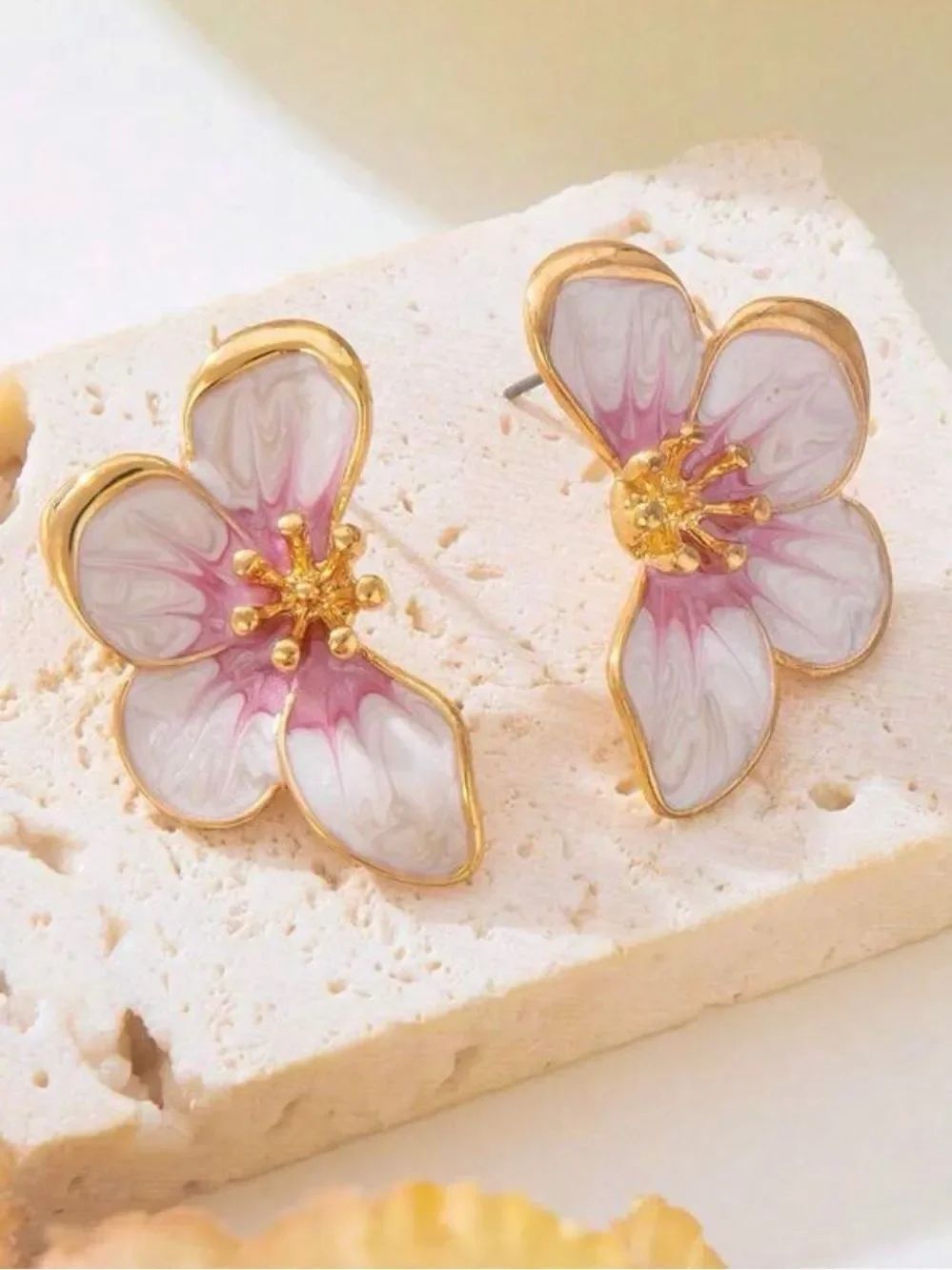 Pink and White Floral Stud Earrings A2091